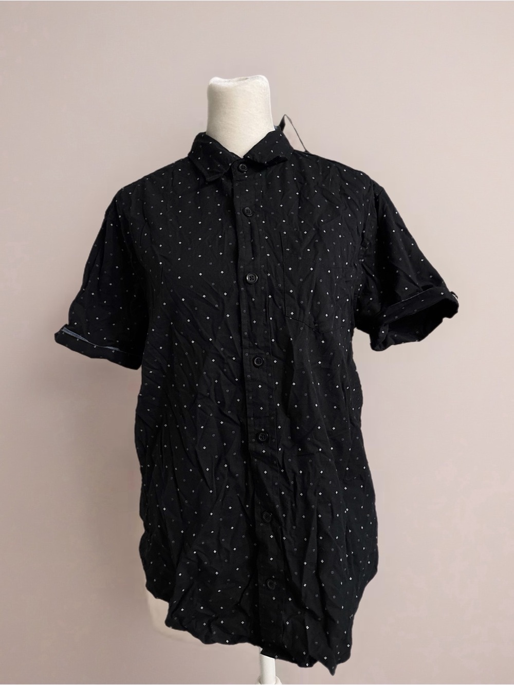 Aeropostale Black Short-Sleeve Button-Up Shirt with Micro Dot Print